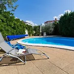 With Swimming Pool Novigrad - 7078 Apartament *