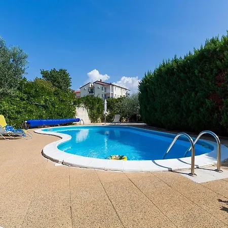 With Swimming Pool Novigrad - 7078 アパート *