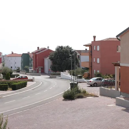 Apartament With Swimming Pool Novigrad - 7078