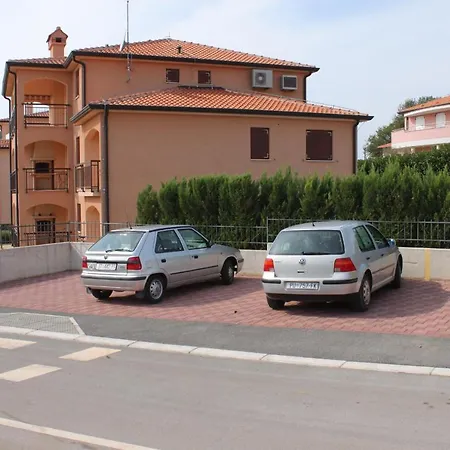 With Swimming Pool Novigrad - 7078 Apartment *