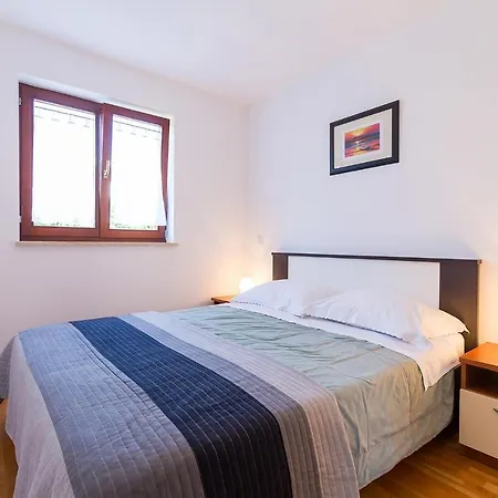 With Swimming Pool Novigrad - 7078 Apartment Novigrad (Istria)