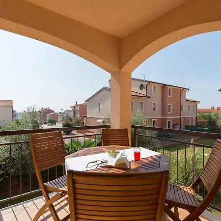 With A Swimming Pool Novigrad - 7078 Apartamento Novigrad Istria