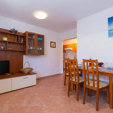 Apartment With A Swimming Pool Novigrad - 7078