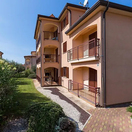 With Swimming Pool Novigrad - 7078 Апартаменты Новиград